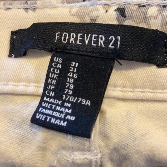 Unique floral jeans women’s size 31 - Picture 3 of 3